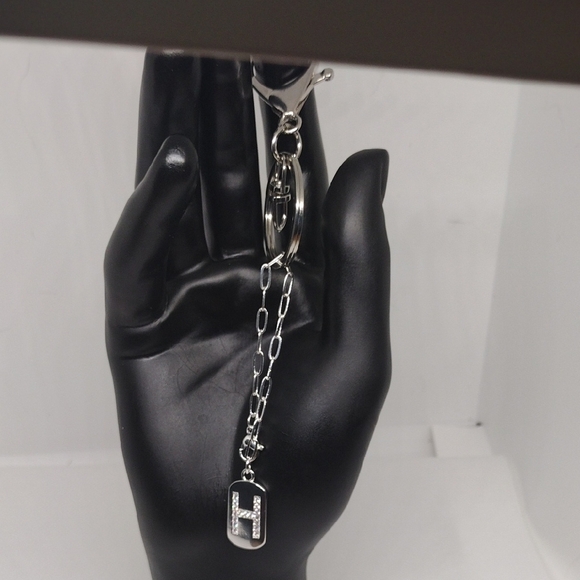 None Accessories - Elegant Silver Keychain with Stylish ‘H’ Pendant – Perfect Gift